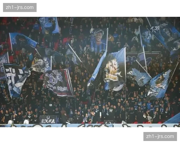 莫拉三镇变阵抵挡不住攻势 两球落后斗志不减挽回信心